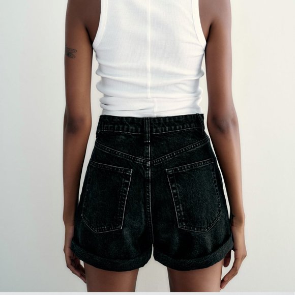 Zara Women's TRF High-Waisted Mom Fit Denim Shorts - Picture 2 of 7